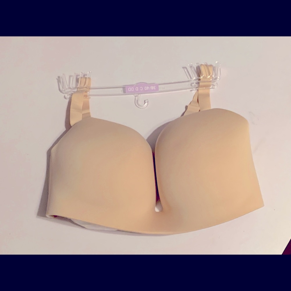 Uniqlo Womens Reality Light Nude Colored Bra Fits more like a 38 D
